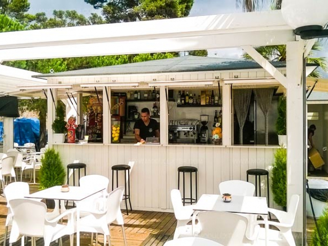 Chiringuito de madera Cancún y pérgola Calonge vista 2