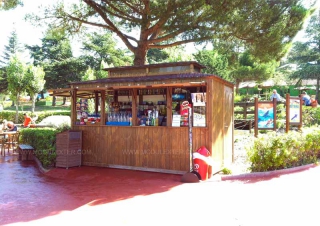 Chiringuito de madera Ibiza Marineland vista 3