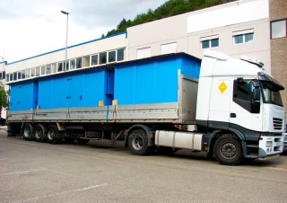 Transporte Chiringuito de madera Ibiza y aseo Reno Holanda