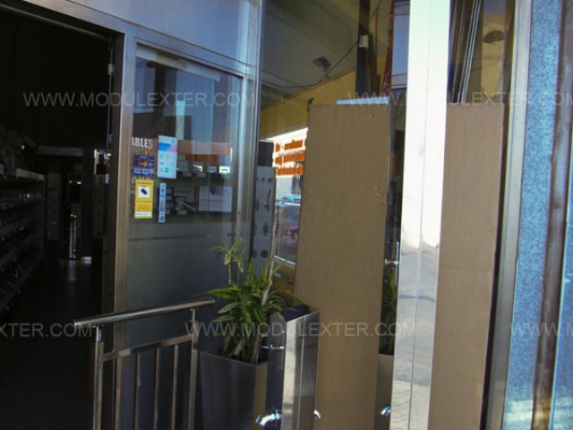 Ducha inox y lavapiés inox con reposapiés