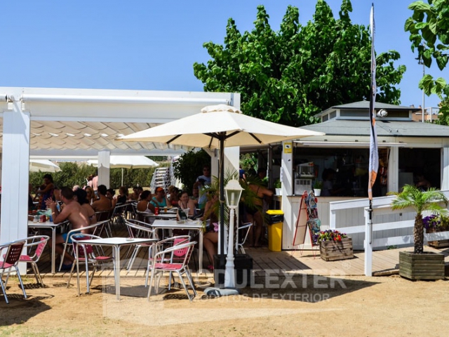 Chiringuito de madera y pergola Palamos vista 1