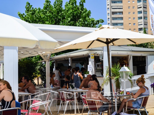 Chiringuito de madera y pergola Palamos vista 3