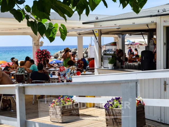 Chiringuito de madera y pergola Palamos vista 4