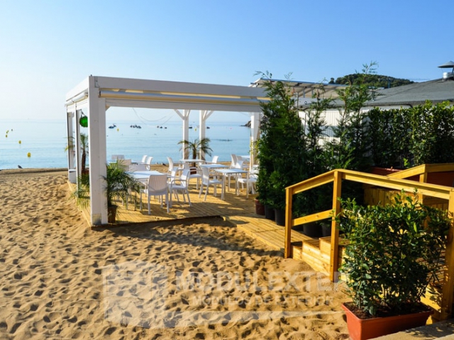 Chiringuito y pasarela de madera Palamos vista 3