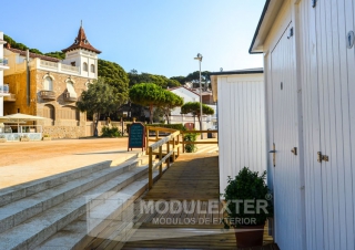Chiringuito y pasarela de madera Palamos vista 4