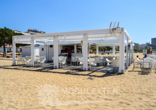 Conjunto chiringuito de madera aseo y pergola palamos vista 15