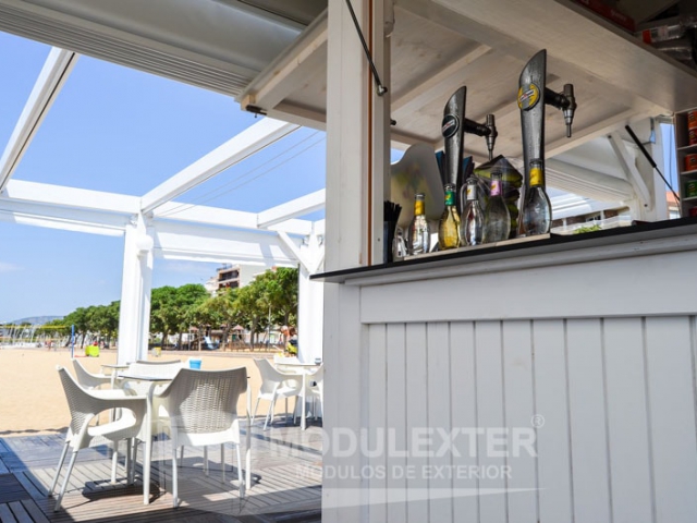 Conjunto de chiringuito de madera y pergola Palamos vista 1