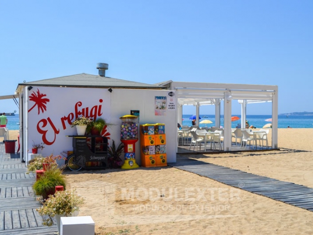 Conjunto de chiringuito de madera y pergola Palamos vista 2
