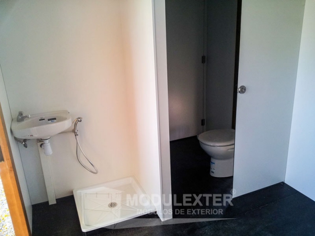 Interior ducha y aseo Palamos